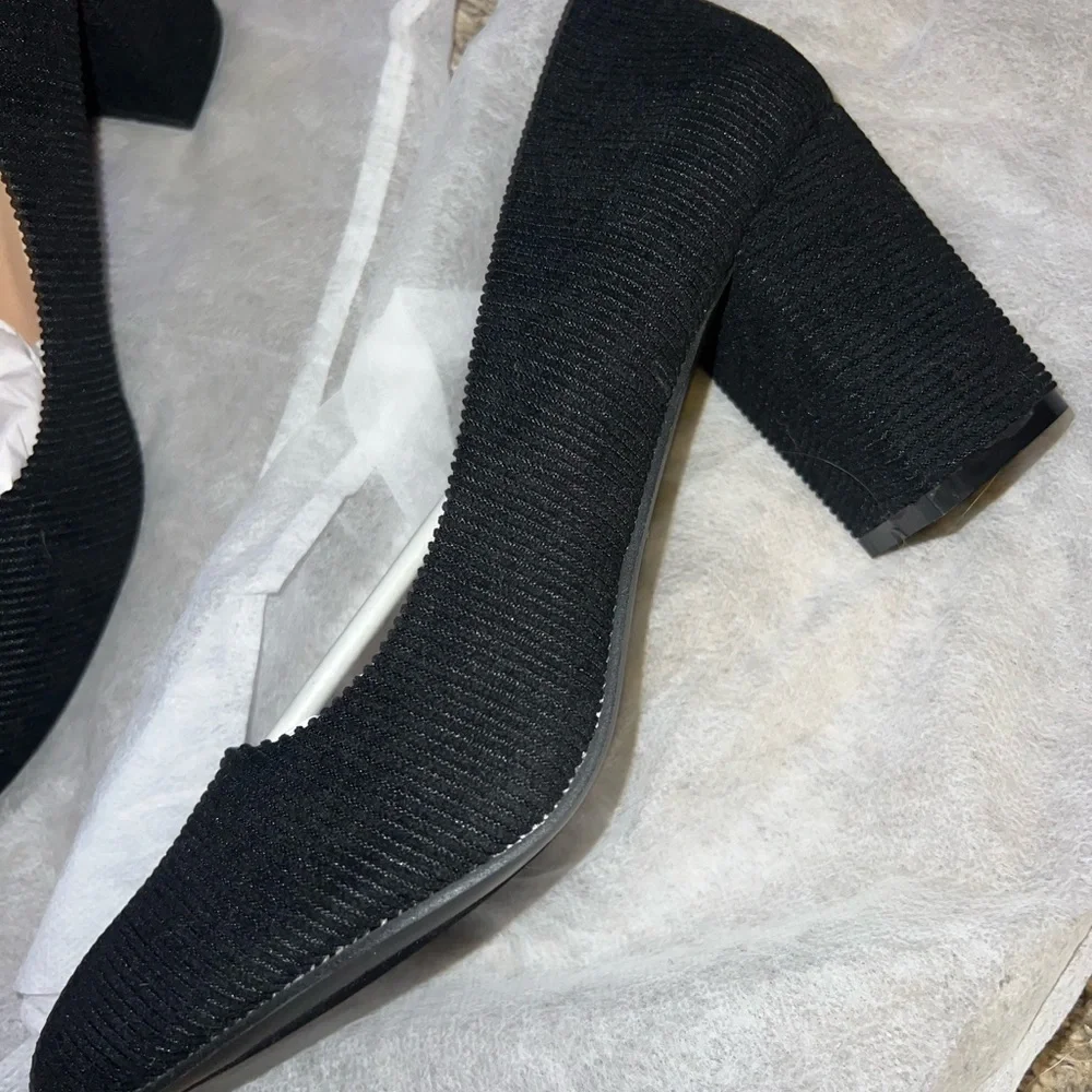 Journee Fai Pumps